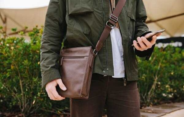 Functionality Meets Style: How Modern Men Choose the Leather Bumbag