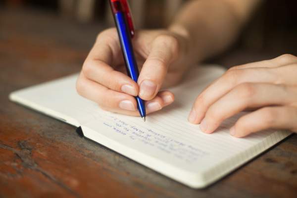 Study Finds Handwriting Increases Brain Connectivity | The Epoch Times