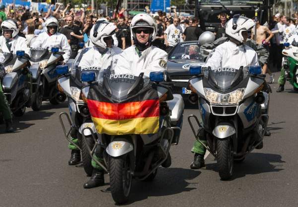Fußball EM: Deutschland-Fahne für Polizei verboten – Regenbogen erlaubt | Exxpress