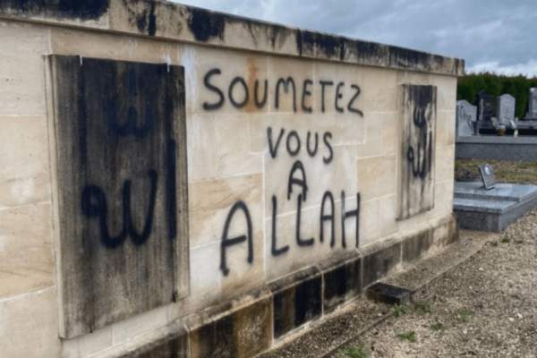 “Submit to Allah”: SOS Calvaires supports a French community in the Dordogne after a cemetery was damaged – Allah's Willing Executioners