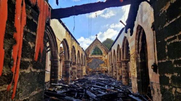Frankreich: Die denkmalgeschützte Kirche Notre-Dame in Bringolo  brennt nieder – Jihad Watch Deutschland