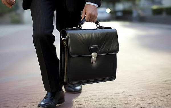 Men’s Briefcases: The Benefits for Esteemed Gentlemen