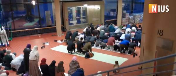 Separated for men and women: Islamic mass prayer at the German University of Göttingen – Allah's Willing Executioners