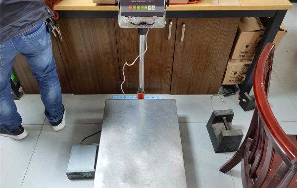 Are There Any Specific Maintenance Procedures Required for Explosion-Proof Electronic Scales to Maintain Their Safety Fe