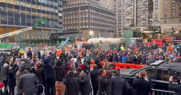 New York Union Workers Chant “USA!” As President Trump Visits Their Construction Site – Union Leader Trashes Democrats, Praises Trump (VIDEO)