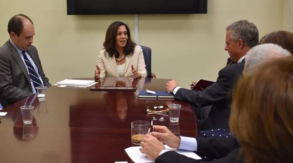 Kamala Harris turned as white as a ghost after she got this bad news from swing states - Deplorable Daily