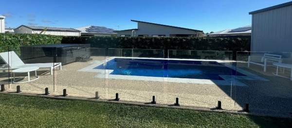 Creating a Modern Poolside With the Wild Tropics Artificial Green Wall