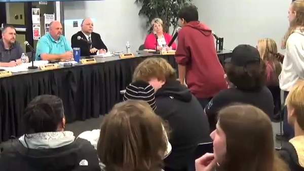 Oregon high school students confront school board for allowing 'pedophile' teacher near them despite warnings | Daily Mail Online