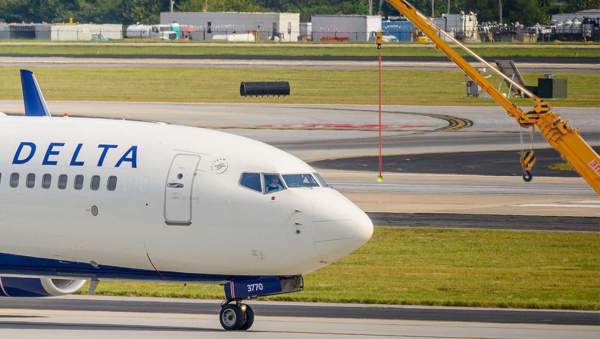 Delta Adds A Little Hanging Tennis Ball To End Of Runway For Female Pilots | Babylon Bee