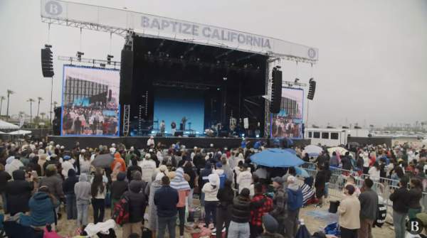Over 7,750 baptized in largest single-day baptism in US history | Church & Ministries