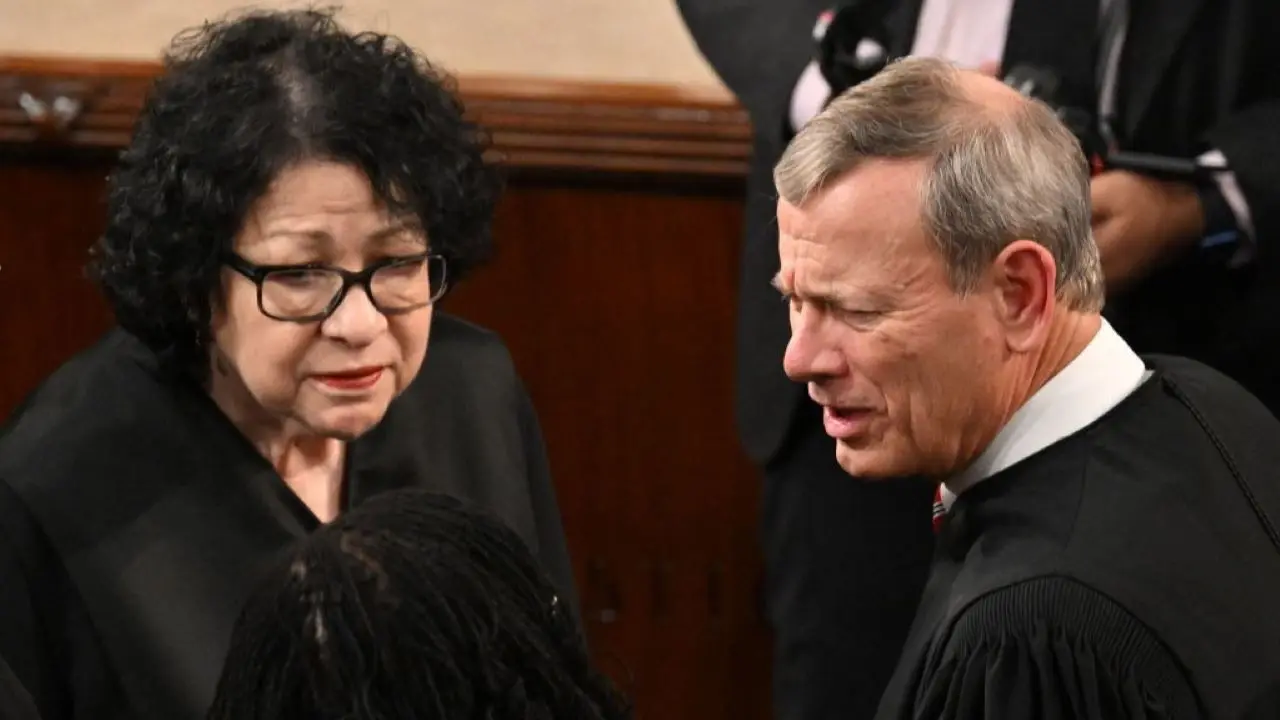 Chief Justice Roberts checks Sotomayor in birthright citizenship hearing | Fox News