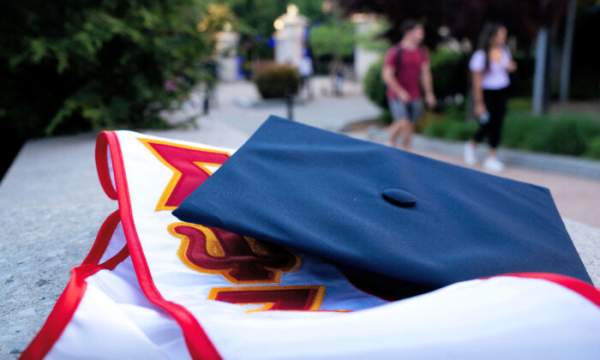 Crackdown on Student Loan Defaulters to Begin With Benefit Seizure, Then Wage Garnishment | The Epoch Times