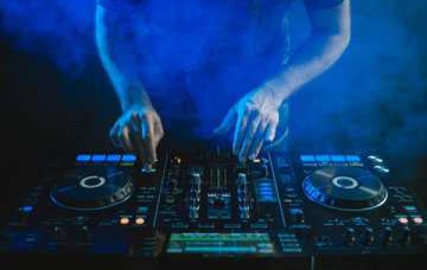 DJ Dani: Melbourne’s Hottest Female DJ for Weddings, Birthdays & Corporate Events